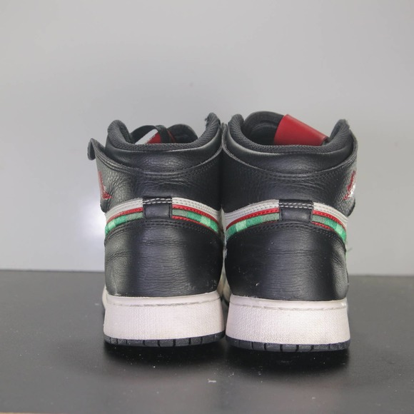 Air Jordan 1 Retro High OG Black Women's Sneakers 004155 Size 7youth/8.5womens - Picture 5 of 8